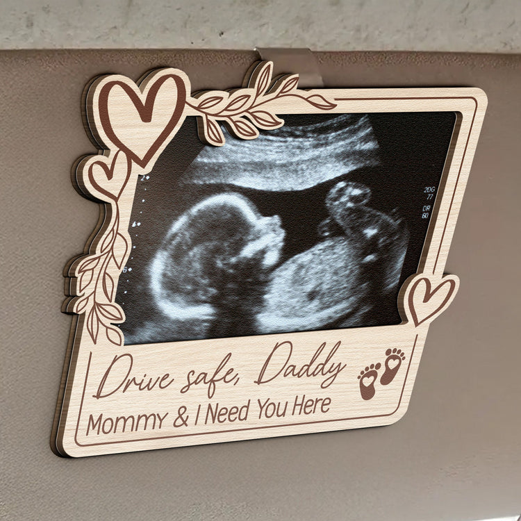 Drive-Safe-Daddy-I-Can_t-Wait-To-Meet-You-New-Dad-Gifts-Personalized-Wooden-Photo-Car-Visor-Clip_2